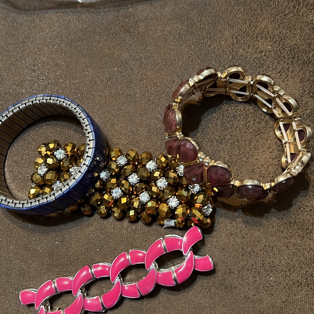 4 Ladies’ Stretchy Bracelets